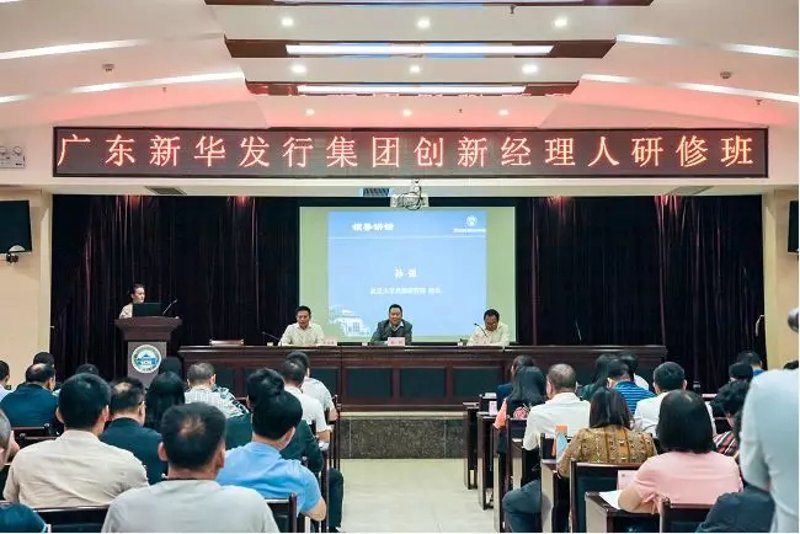 许千山，一个在企业管理领域熠熠生辉的名字。他的故事，不仅是一位企业家的成长经历，更是一个关于如何通过学习与实践成为优秀企业领导者的真实案例。